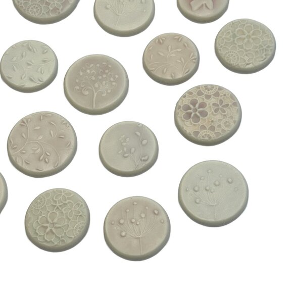 20 Magnets Floral Flower Nature Handmade Polymer Clay Multicolor Muted Pastel - Picture 4 of 5